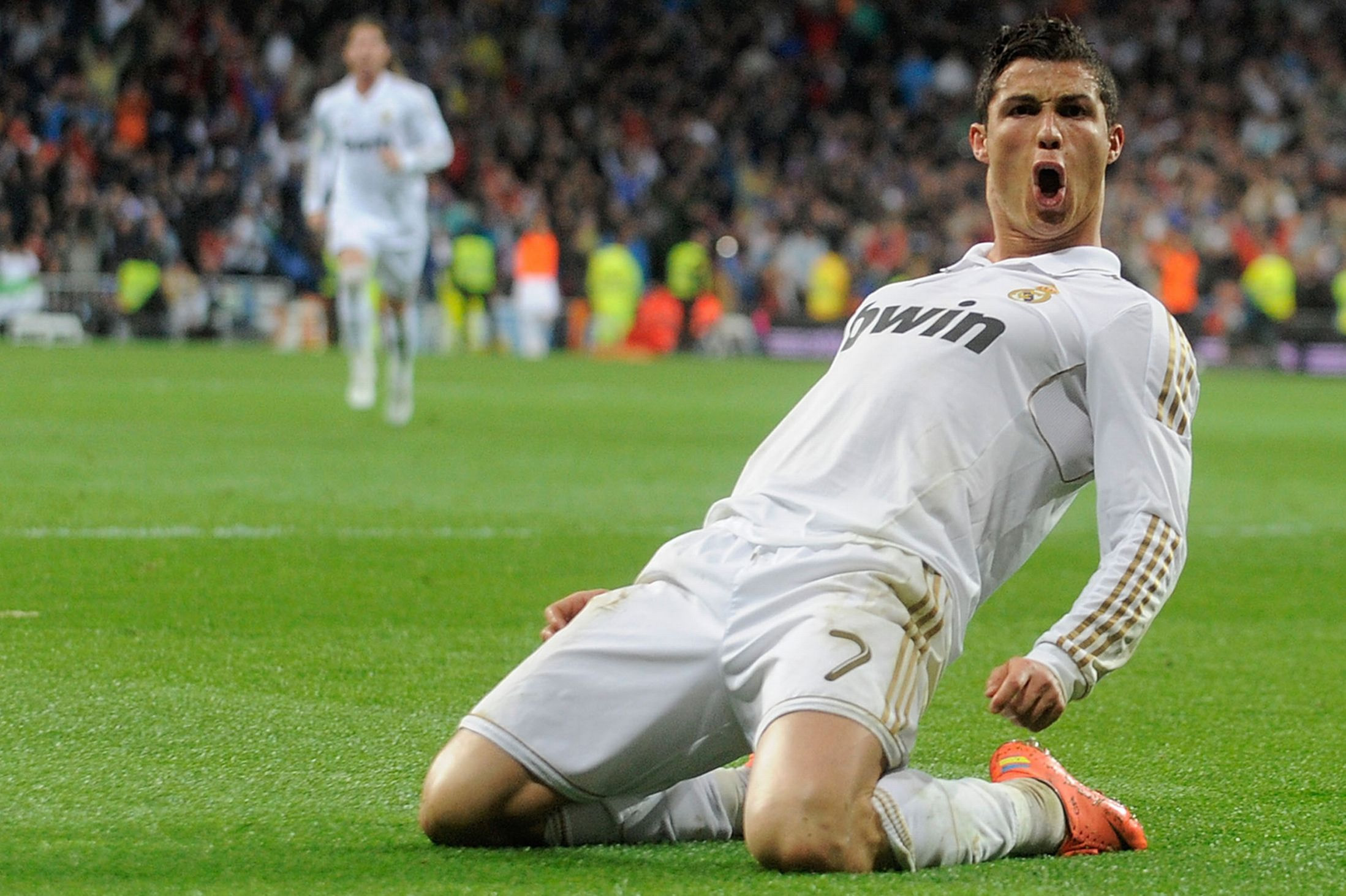 Cristiano-Ronaldo-celebrating.jpg