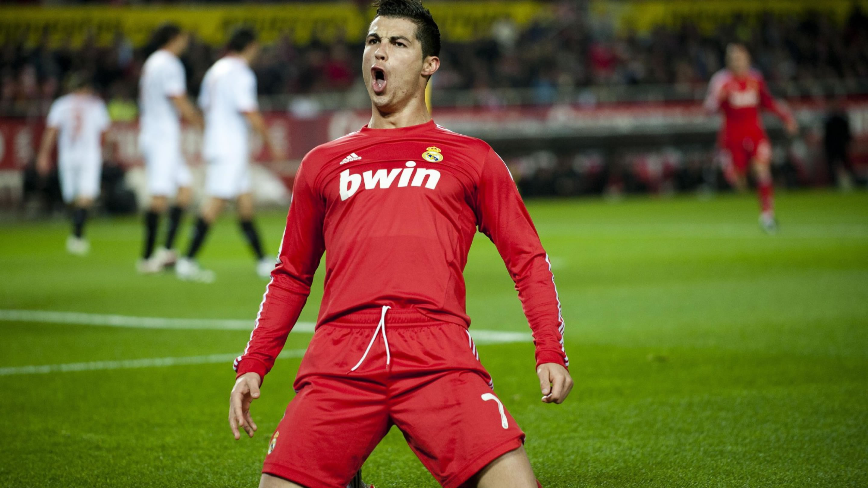 Cristiano Ronaldo red Real Madrid jersey wallpaper