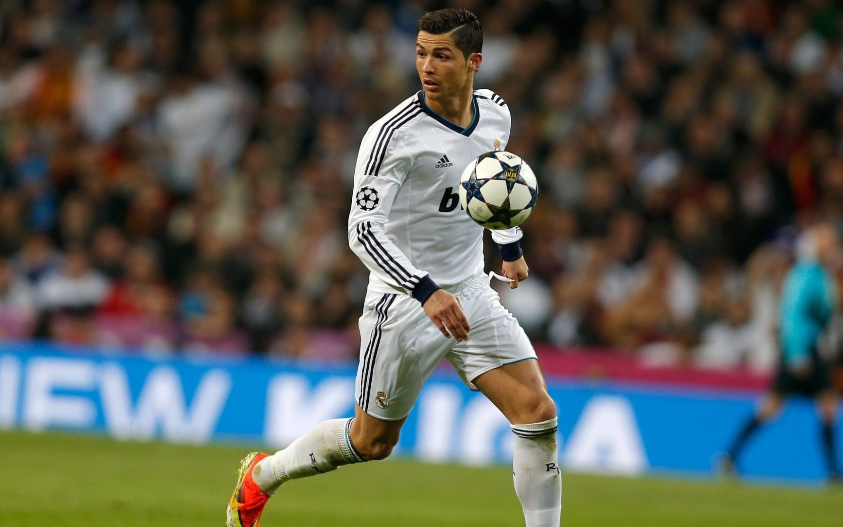Cristiano Ronaldo running wallpaper - Cristiano Ronaldo Wallpapers