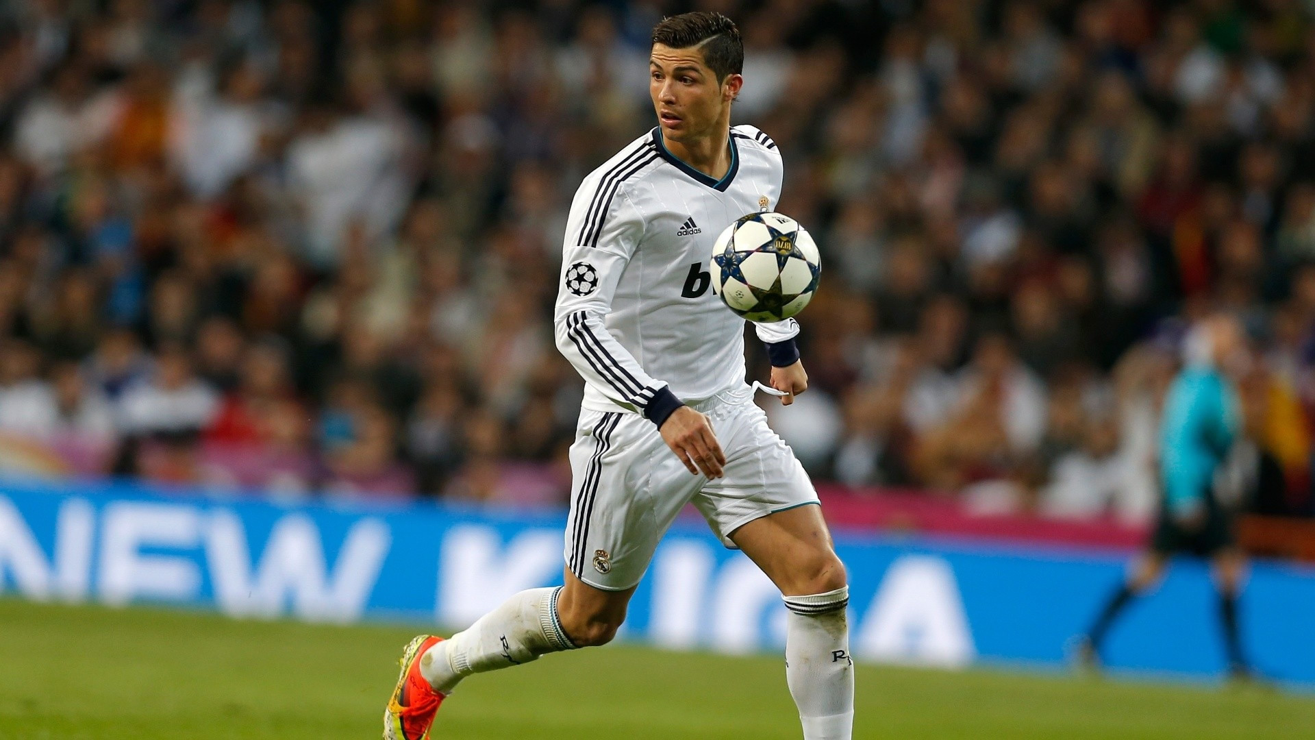 Cristiano Ronaldo running wallpaper